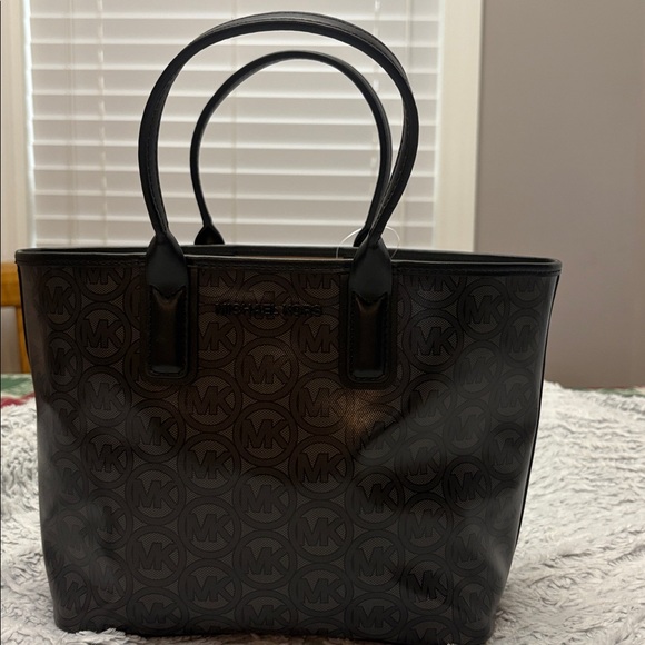 New Beautiful Michael Kors The Jodie Small Tote Black. - Picture 5 of 5